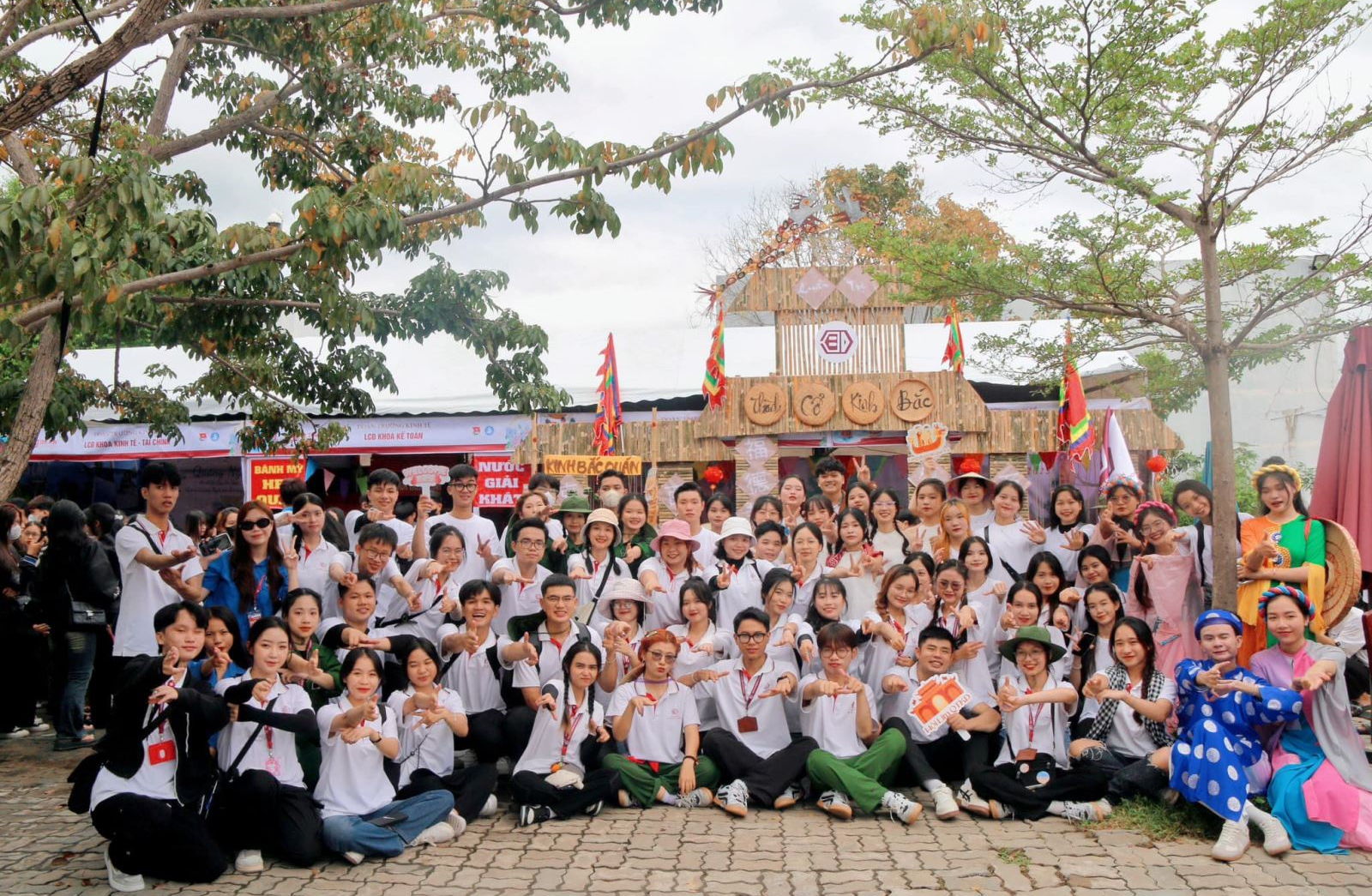 Cùng điểm lại một vài hình ảnh các gian hàng nổi bật từ Ngày hội Chào đón Tân Sinh viên K29 Đại học Duy Tân nhé!